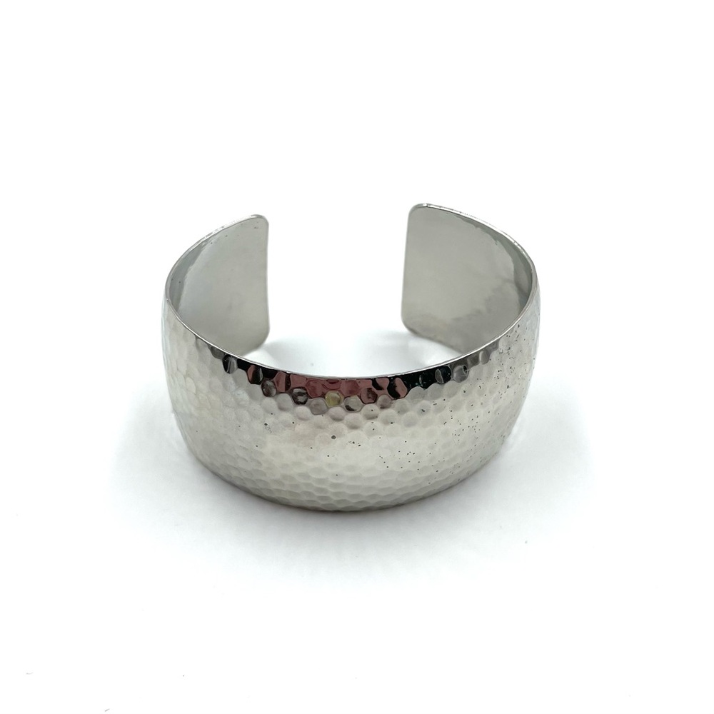 NWOT Silvertone Hammered Bracelet